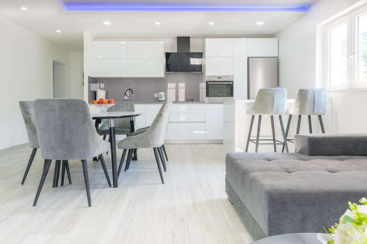 Zora Apartment *